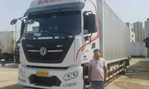 Master Zhu praised Dongfeng Commins D6.7N gas vehicle as a good partner for wealth creation